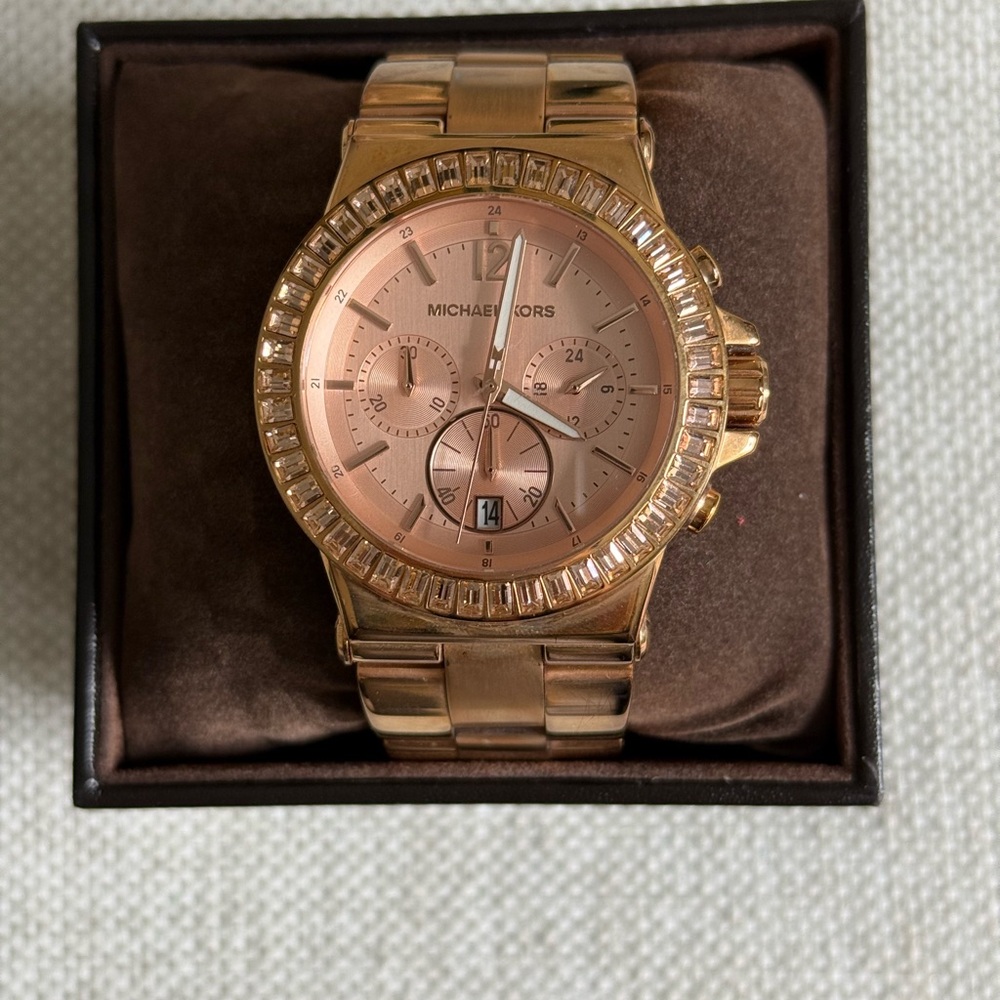 Michael Kors Rose Gold Chronograph Watch 40 mm unisex. baguette style Bezel